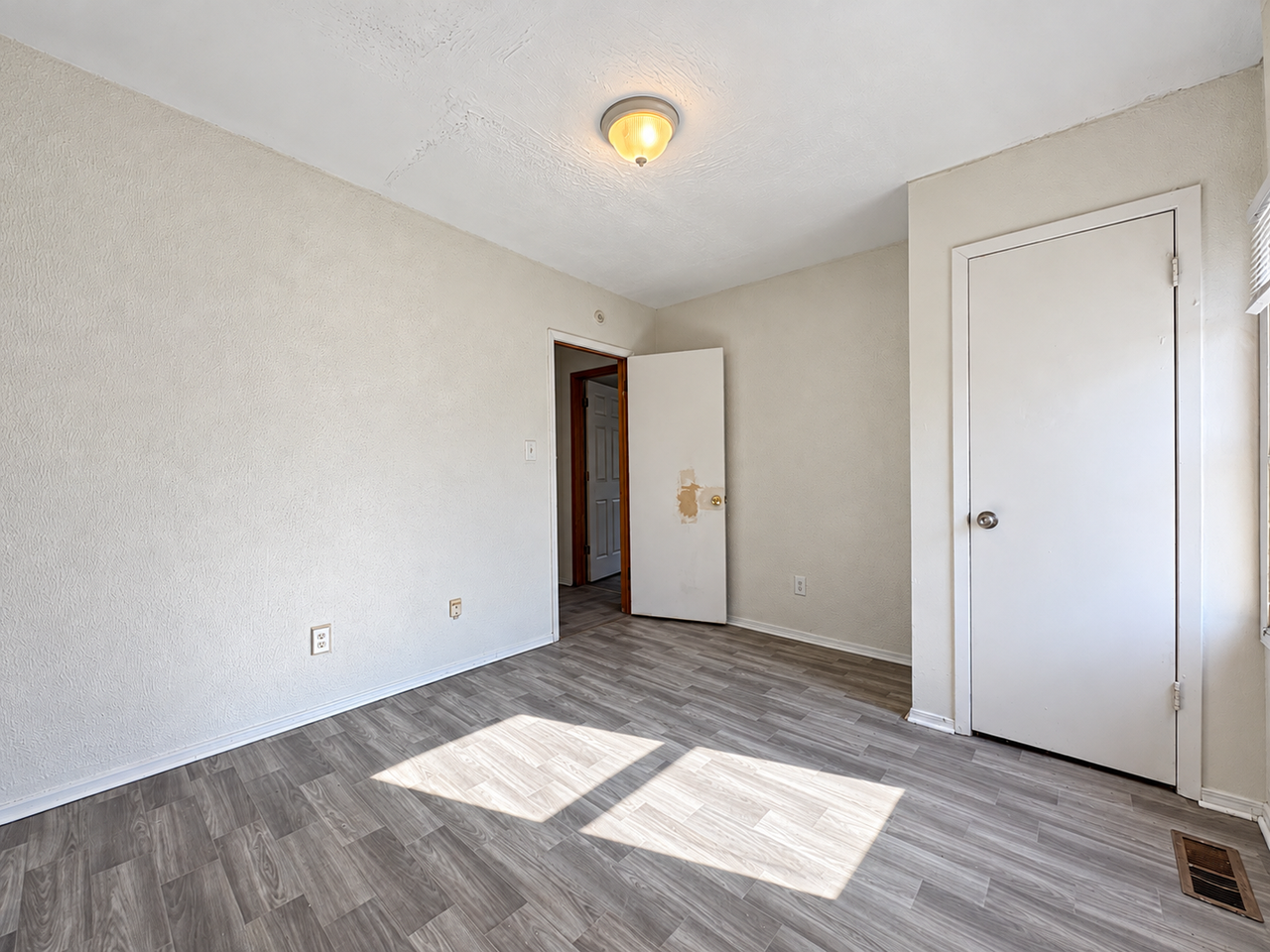 4027 N Florissant Ave - Photo 6 of 7