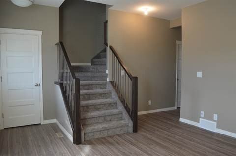 129 Viscount Dr - Photo 2 of 8