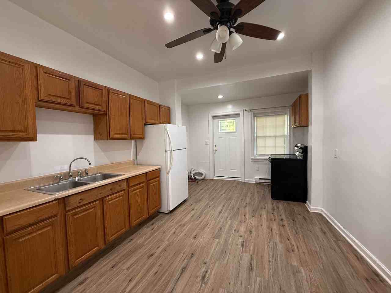 351 Beaver St - Photo 5 of 17
