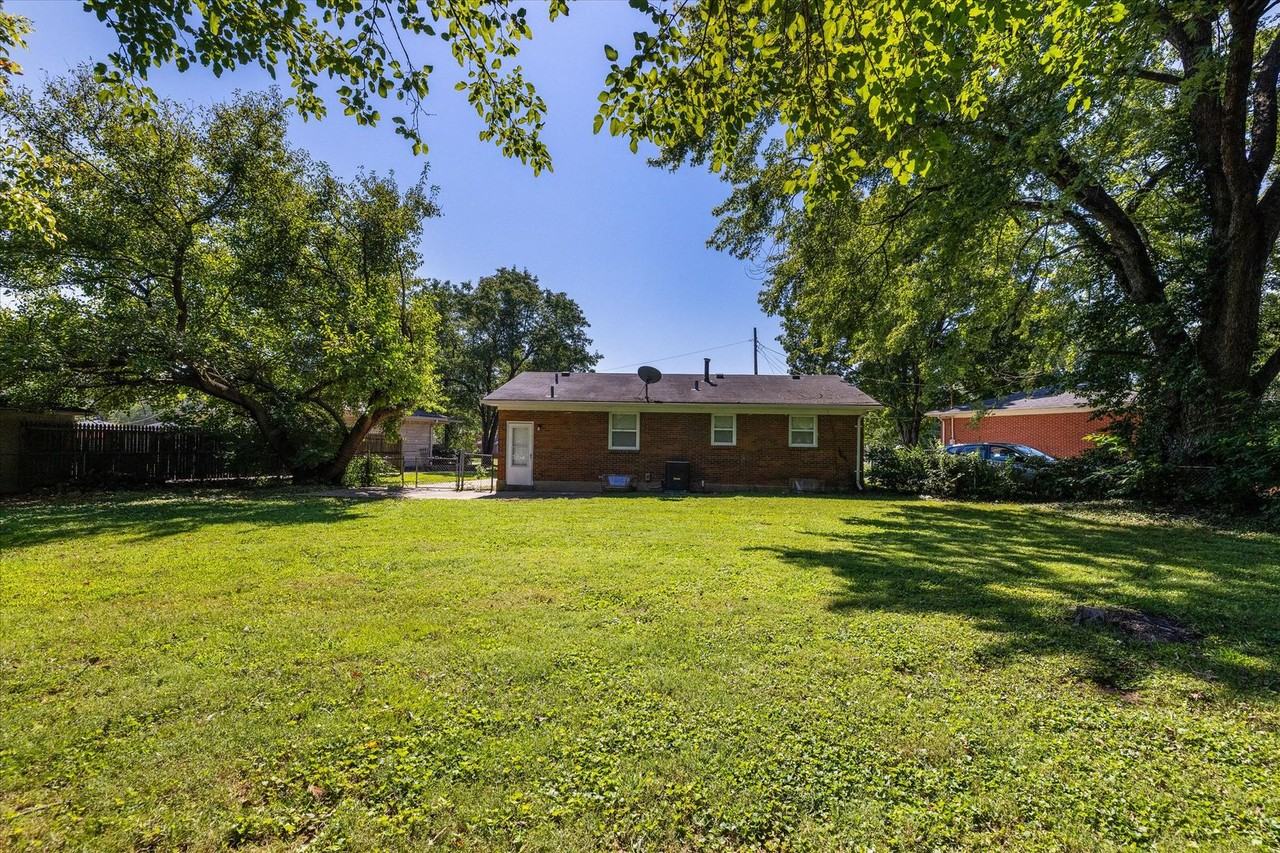 5719 Chestnutwood Way - Photo 4 of 25
