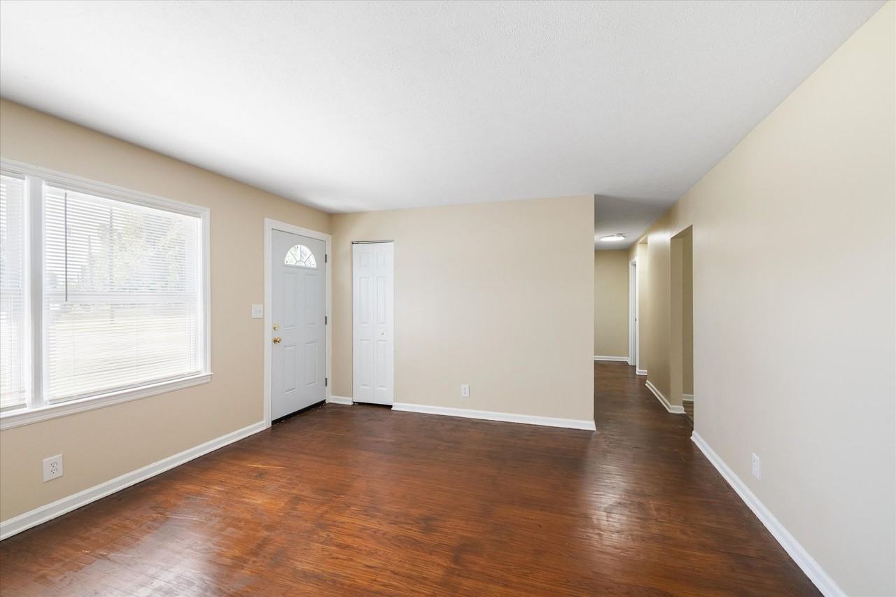 5719 Chestnutwood Way - Photo 7 of 25