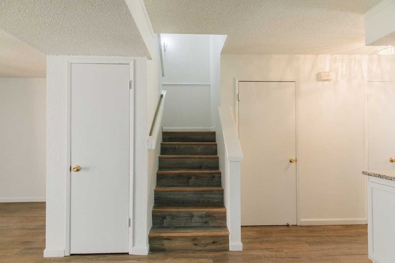 228 N Crenshaw St - Photo 2 of 14