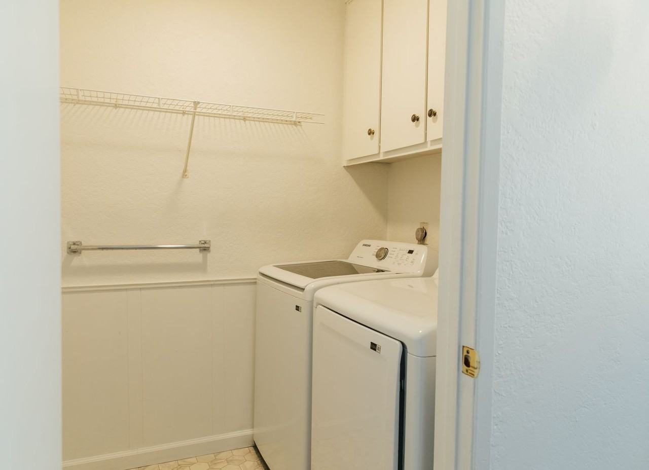 228 N Crenshaw St - Photo 3 of 14