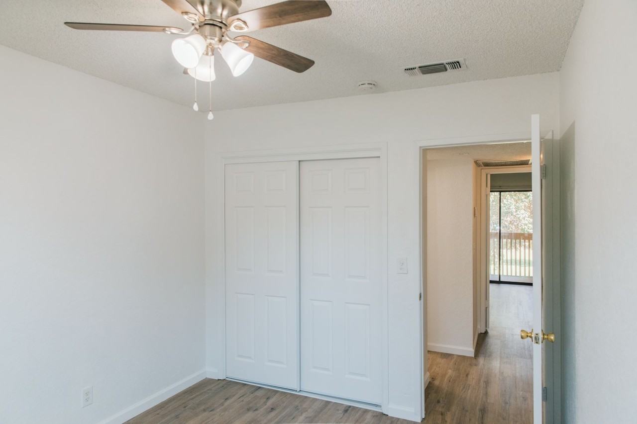 228 N Crenshaw St - Photo 7 of 14