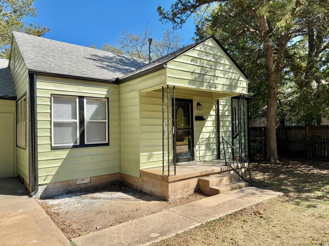 1203 Nw Parkview Blvd - Photo 3 of 24