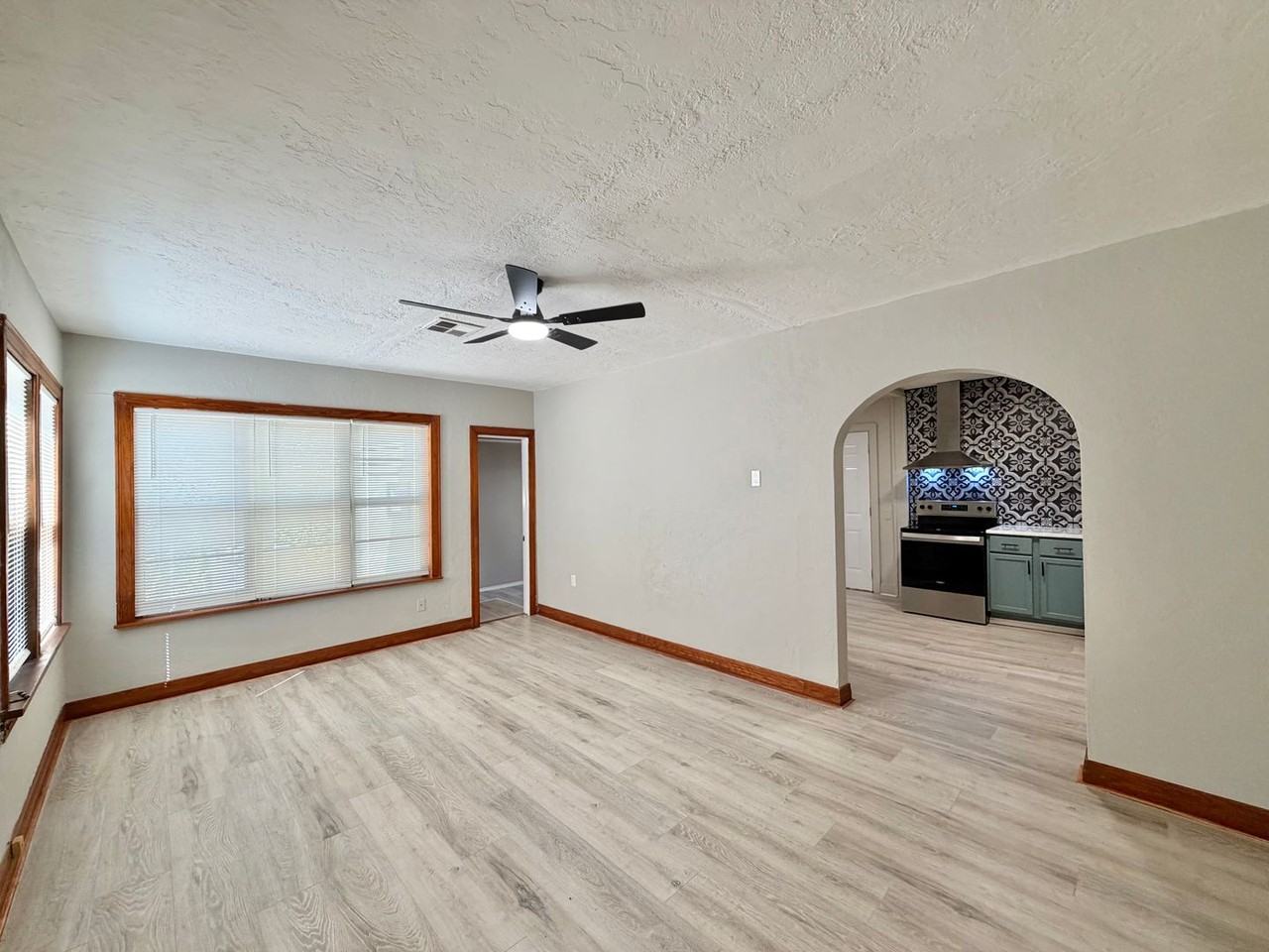1203 Nw Parkview Blvd - Photo 4 of 24