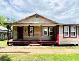featured image of 400 Lamar St