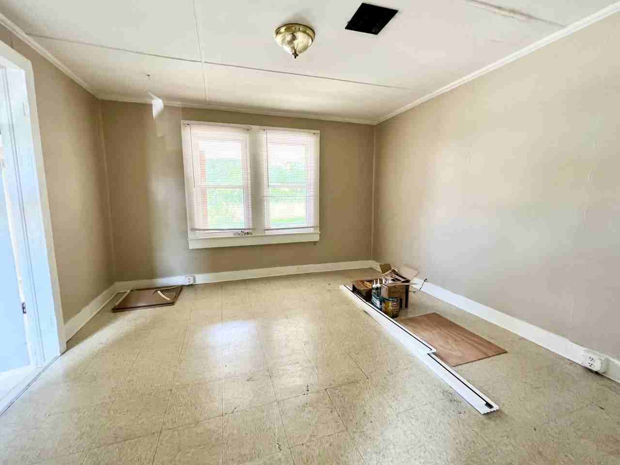 400 Lamar St - Photo 3 of 9