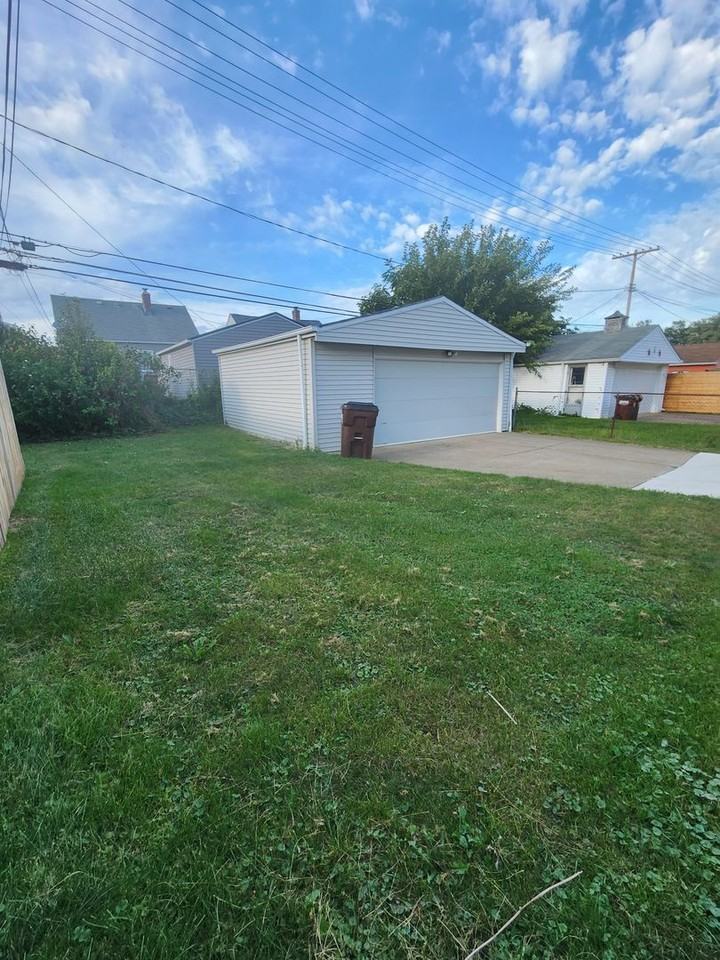 5618 Sunderland Dr - Photo 2 of 16