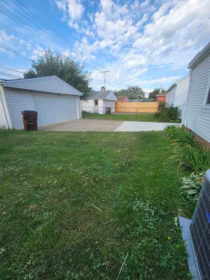 5618 Sunderland Dr - Photo 3 of 16
