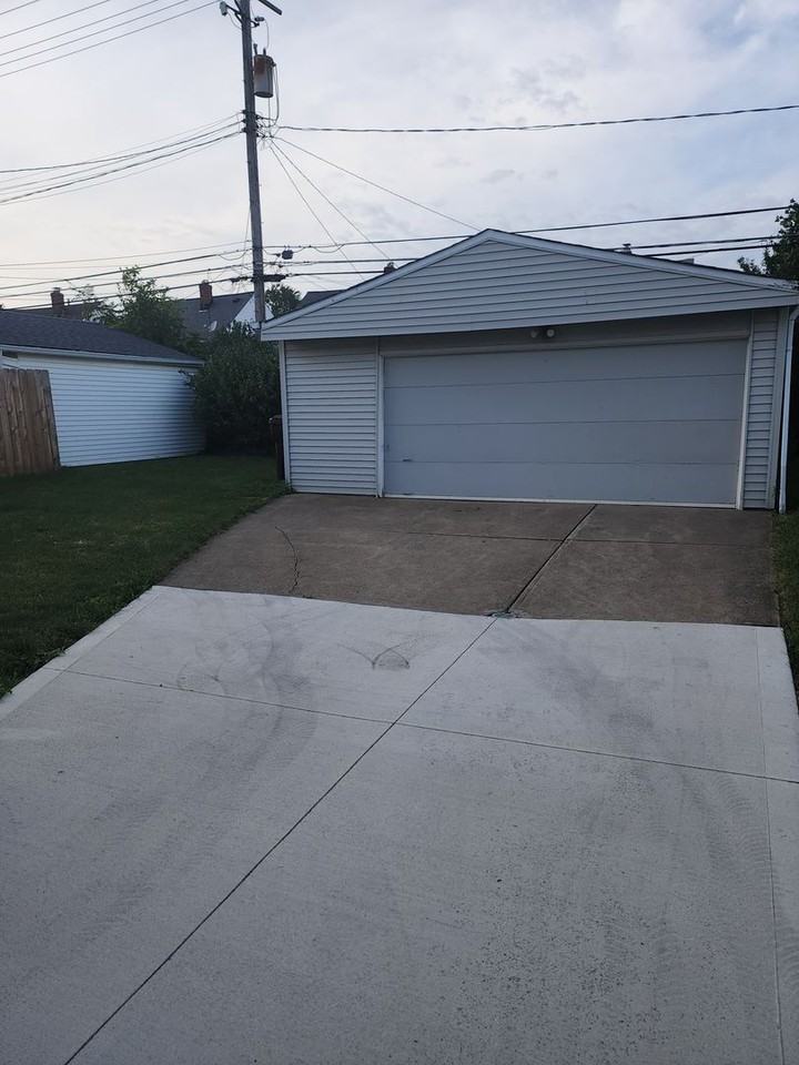 5618 Sunderland Dr - Photo 4 of 16