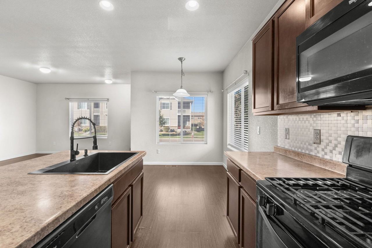 1220 Bistre St - Photo 6 of 17