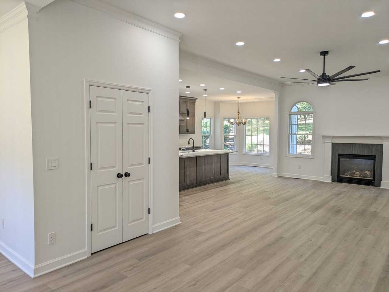 209 Harbor Landing Dr - Photo 7 of 29