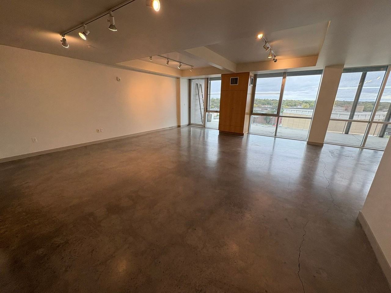 221 E College St #808 - Photo 2 of 16