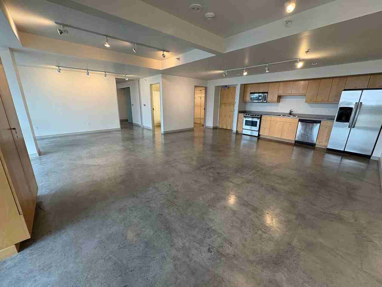 221 E College St #808 - Photo 3 of 16