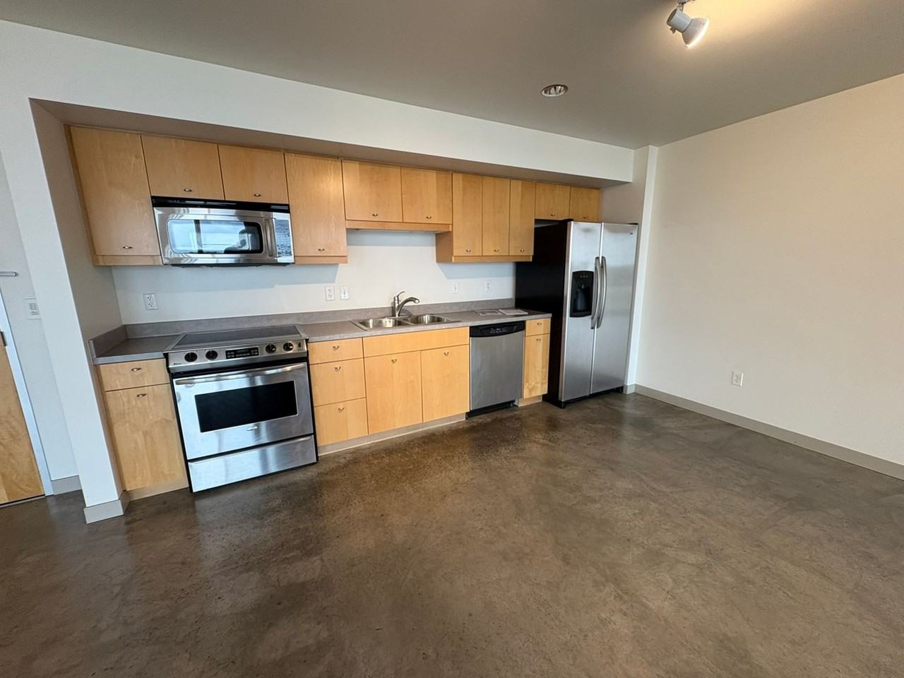 221 E College St #808 - Photo 4 of 16