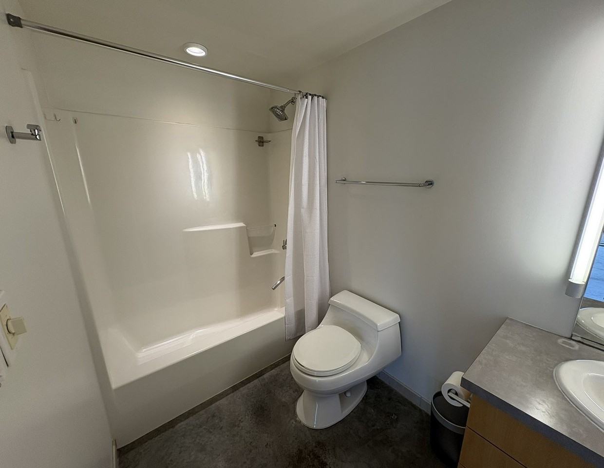 221 E College St #808 - Photo 7 of 16