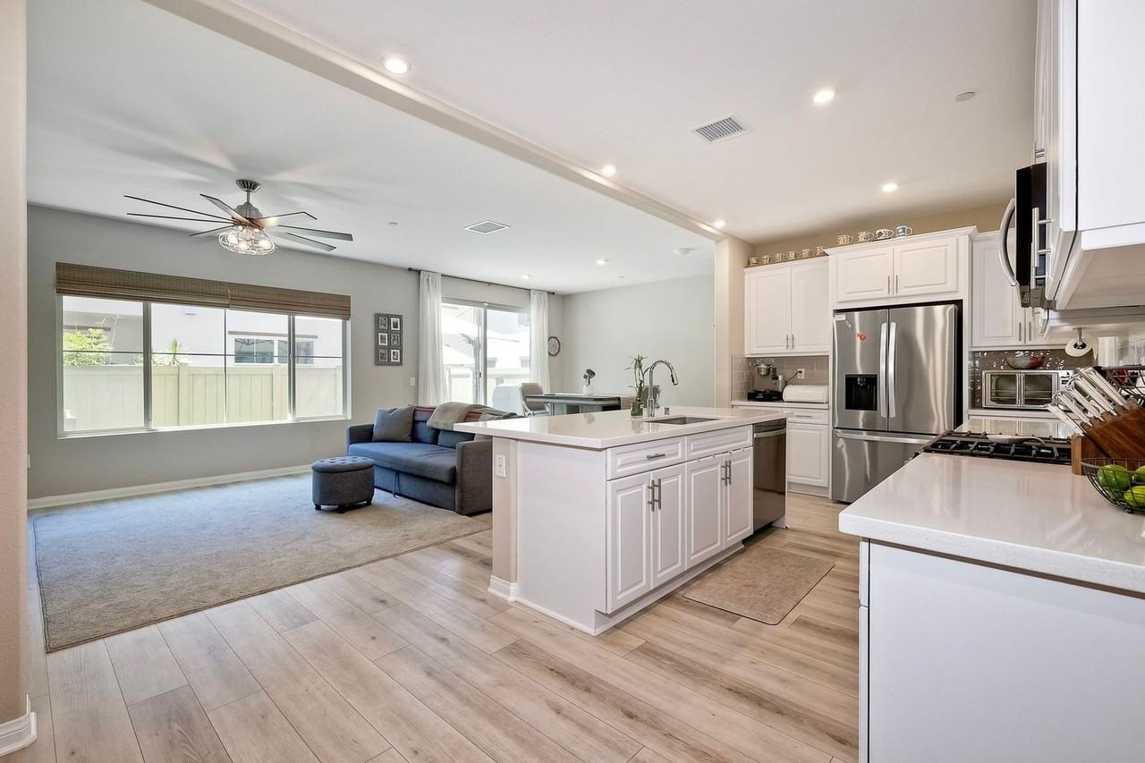 1715 Crabapple Way - Photo 3 of 25