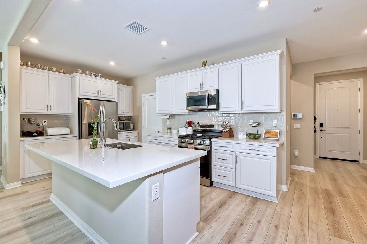 1715 Crabapple Way - Photo 4 of 25