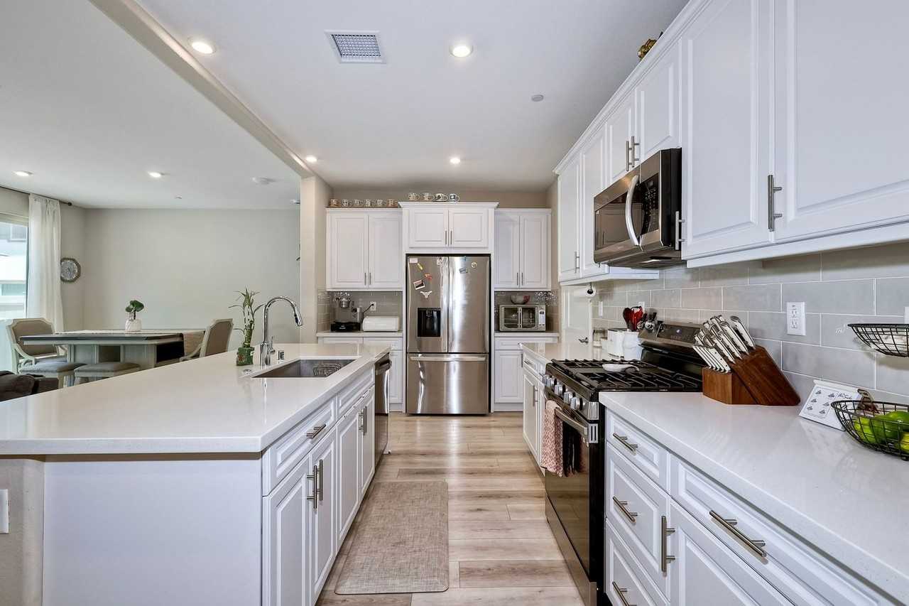 1715 Crabapple Way - Photo 5 of 25
