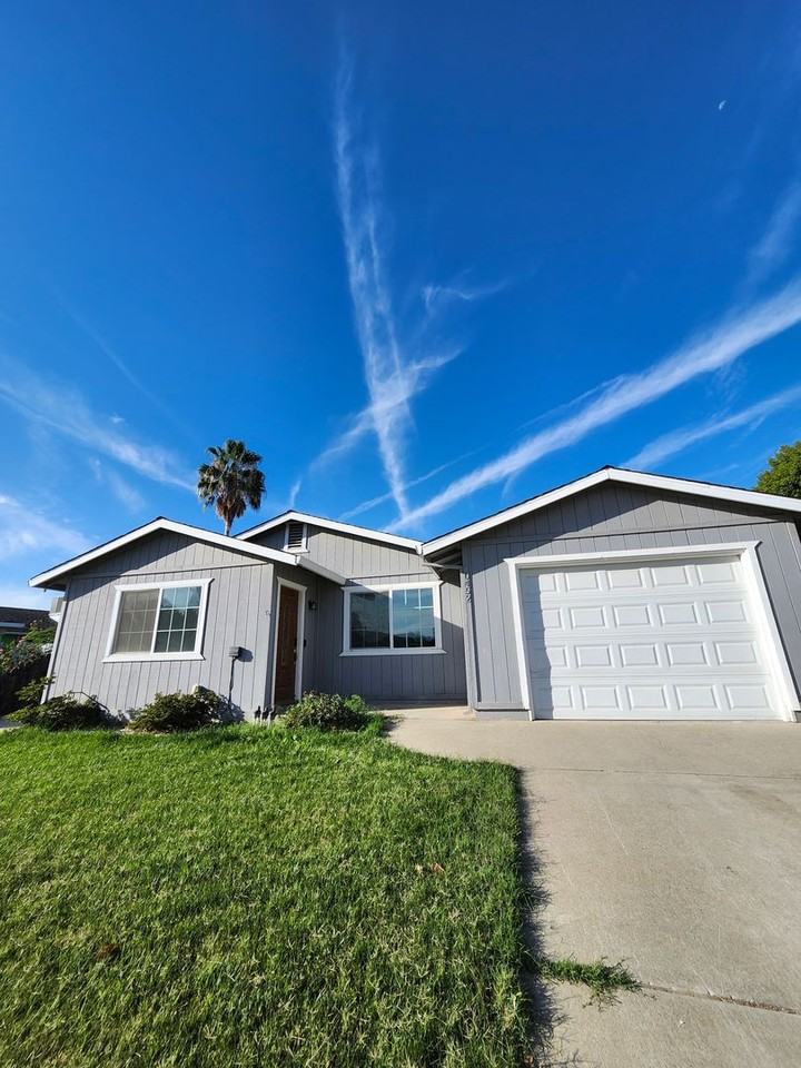 10452 Hall Dr - Photo 2 of 23
