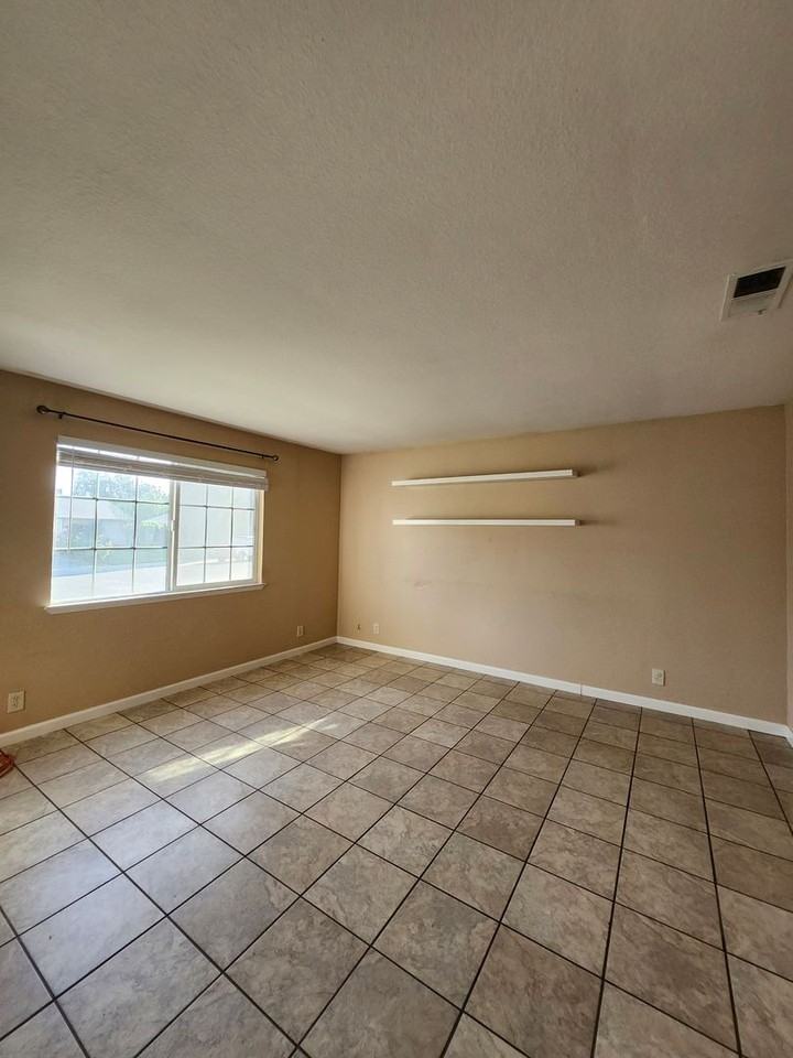 10452 Hall Dr - Photo 4 of 23