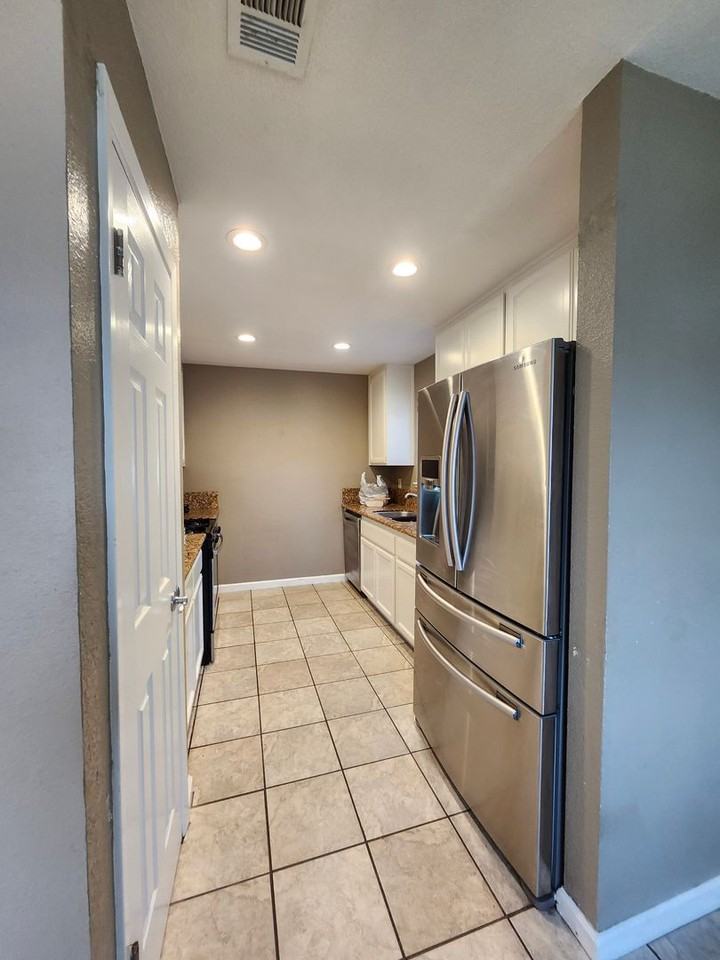 10452 Hall Dr - Photo 6 of 23