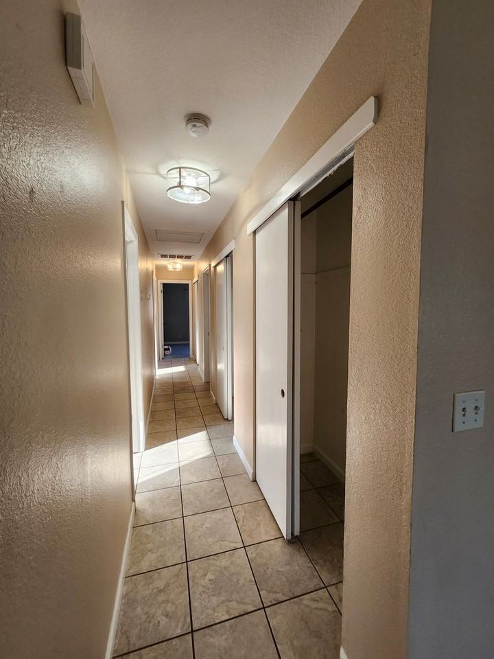 10452 Hall Dr - Photo 7 of 23