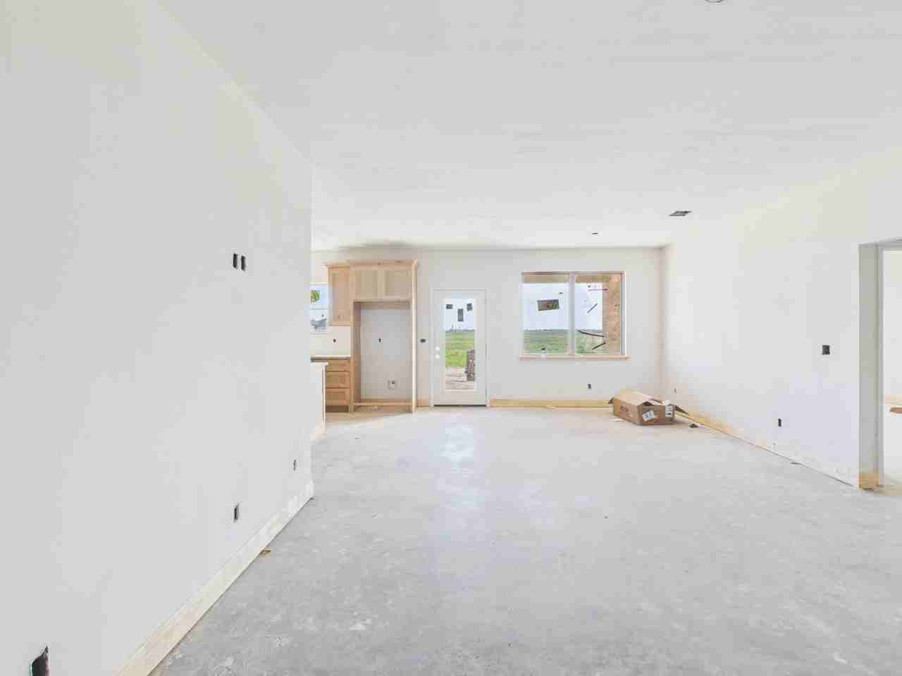 951 Harrowby Close - Photo 2 of 16