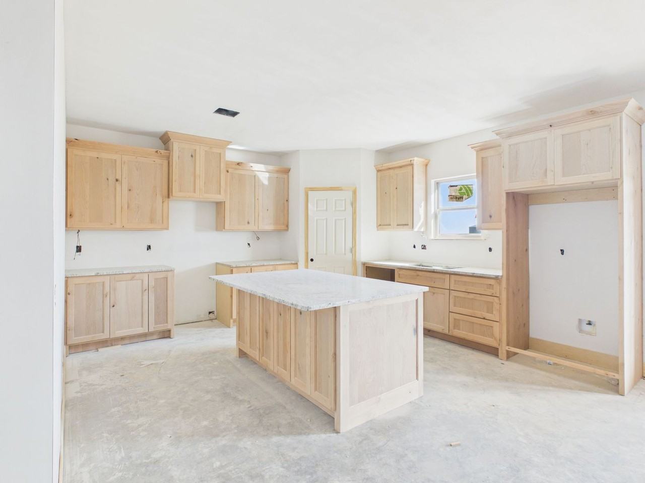 951 Harrowby Close - Photo 4 of 16