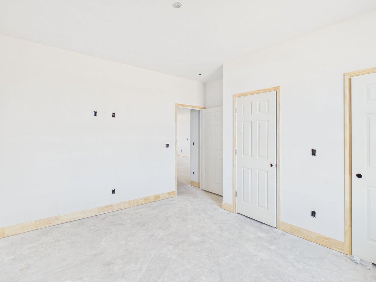 951 Harrowby Close - Photo 5 of 16
