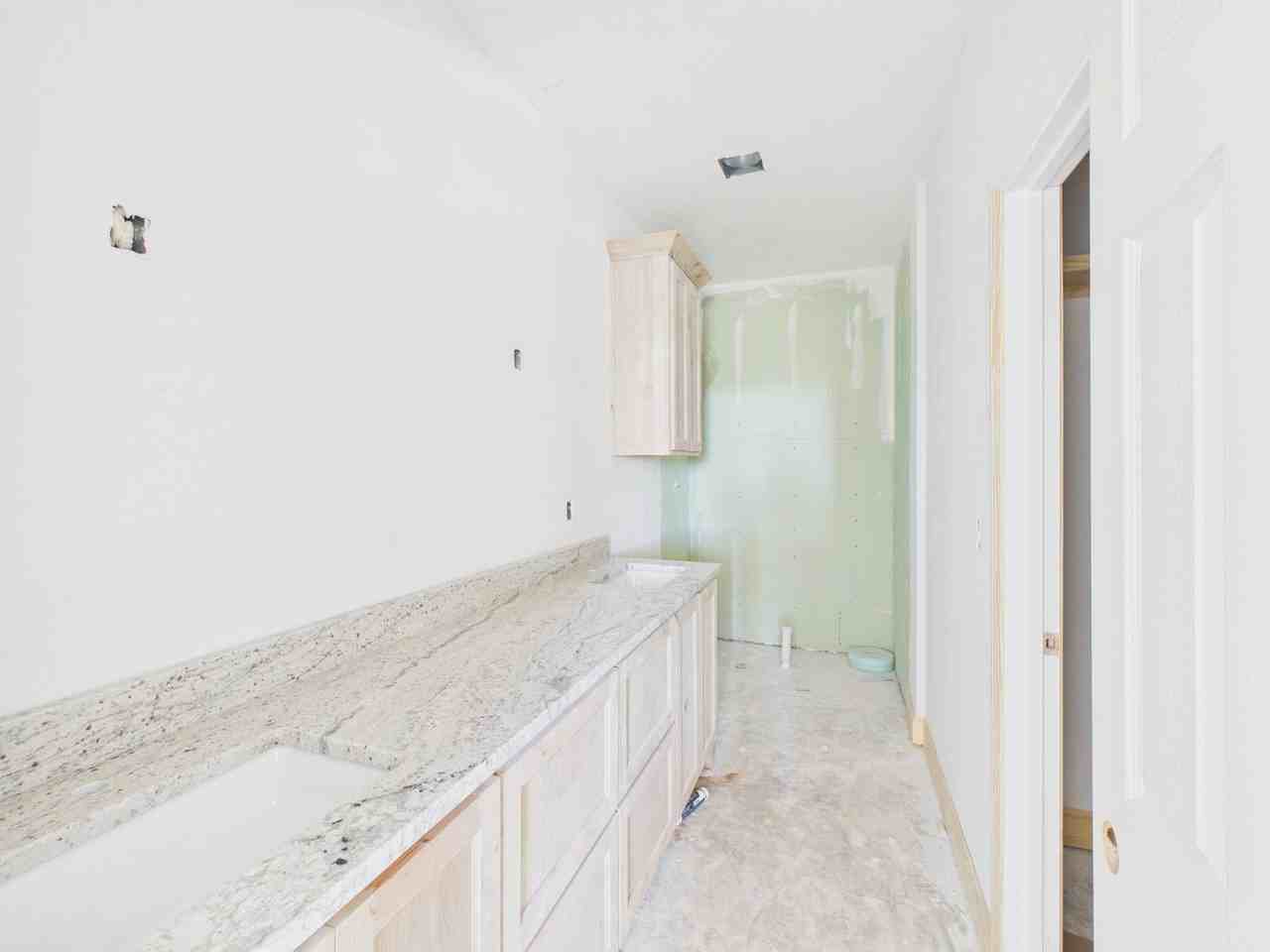 951 Harrowby Close - Photo 6 of 16