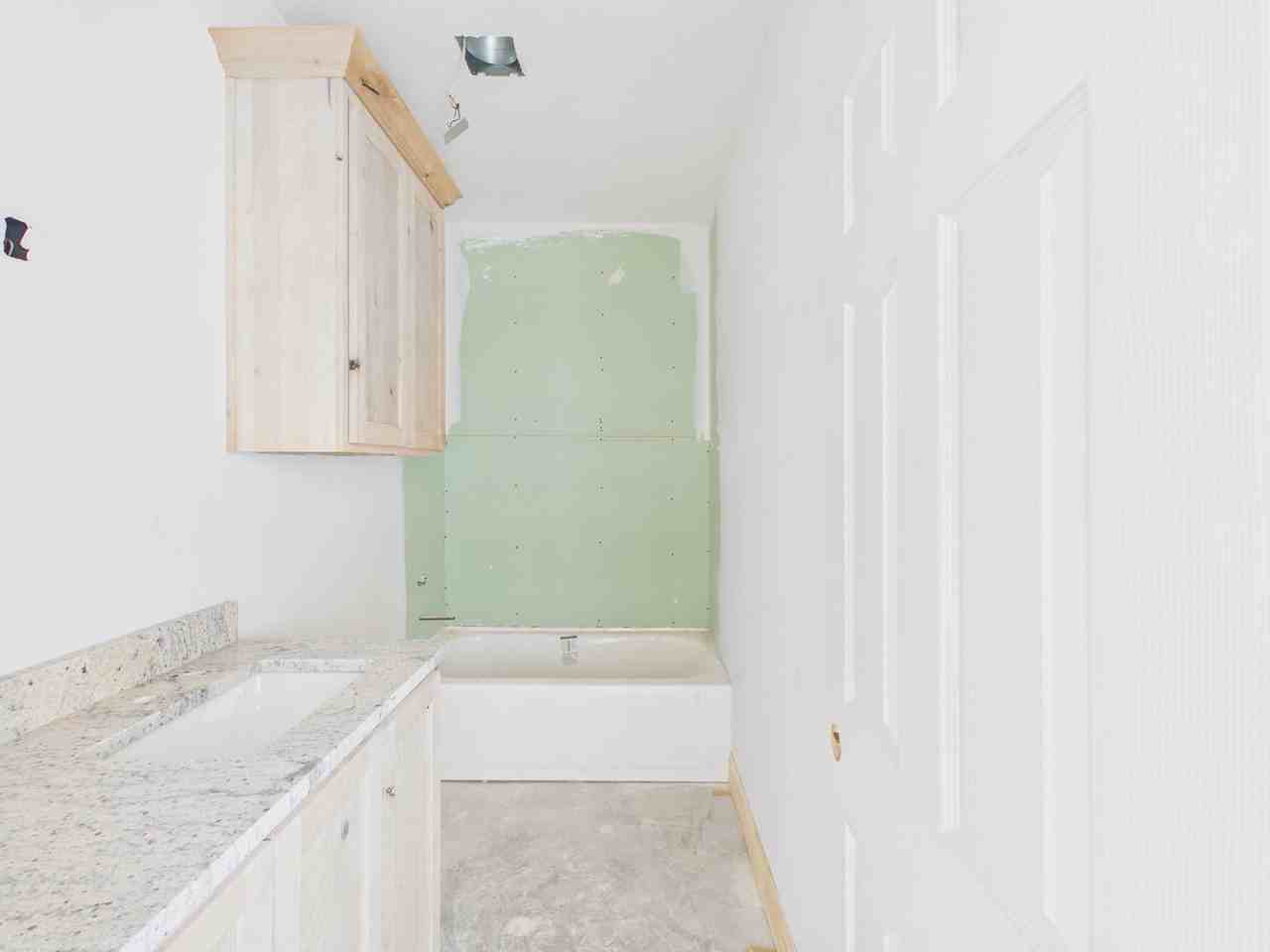 951 Harrowby Close - Photo 7 of 16