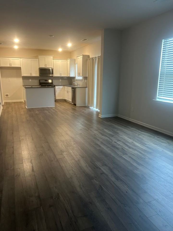 215 Milford Pines Dr - Photo 2 of 14