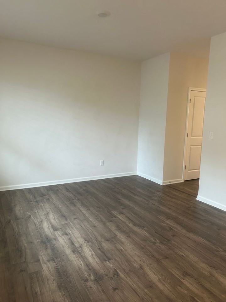 215 Milford Pines Dr - Photo 3 of 14