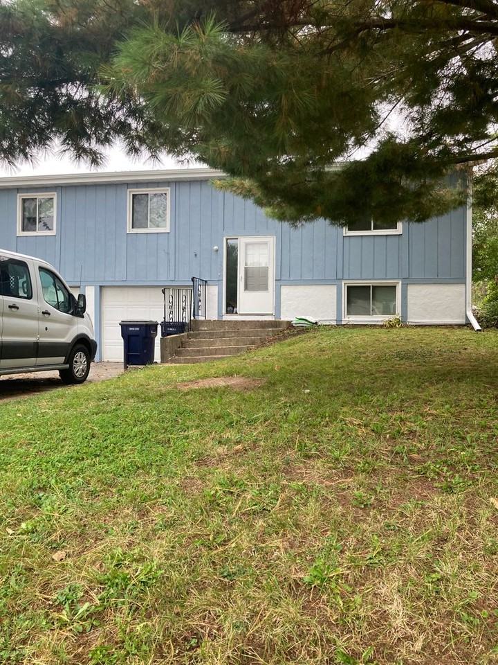 337 Sunset Dr - Photo 2 of 10
