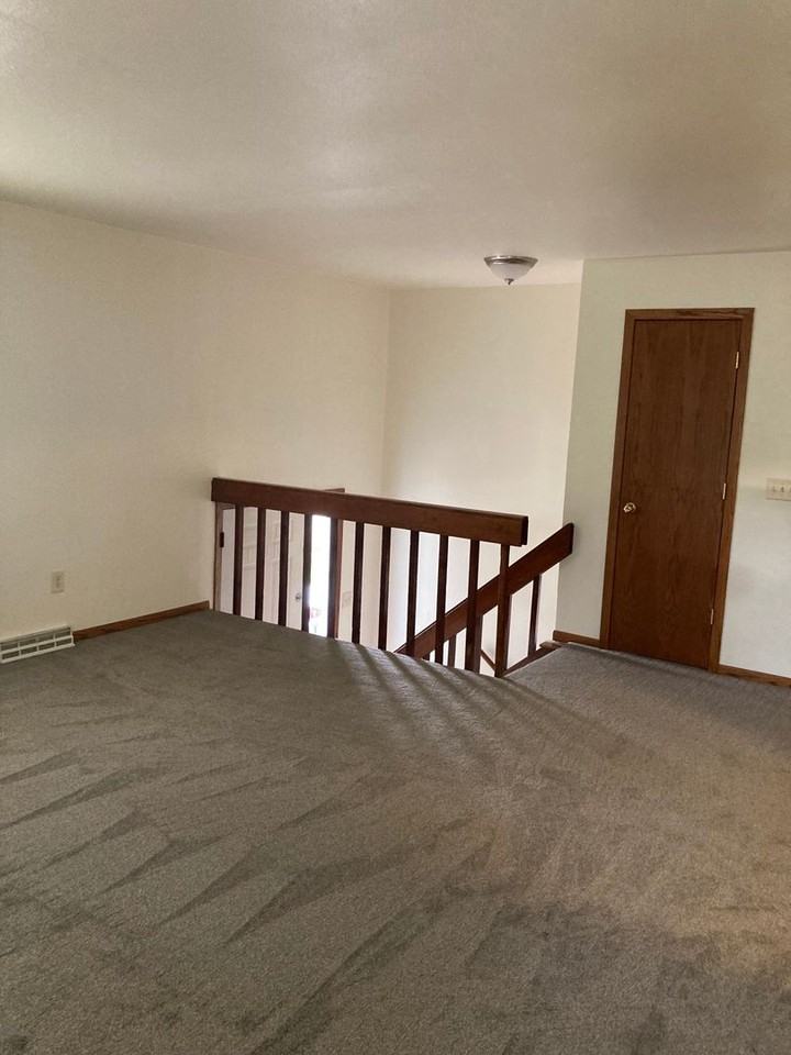 337 Sunset Dr - Photo 5 of 10