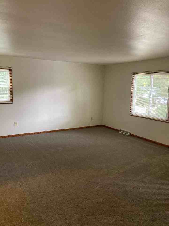337 Sunset Dr - Photo 6 of 10
