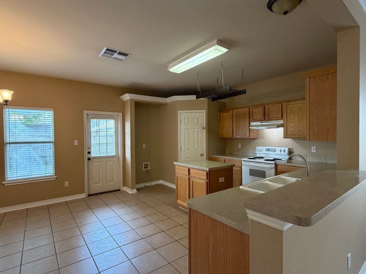 6605 Fenwick Dr - Photo 7 of 29