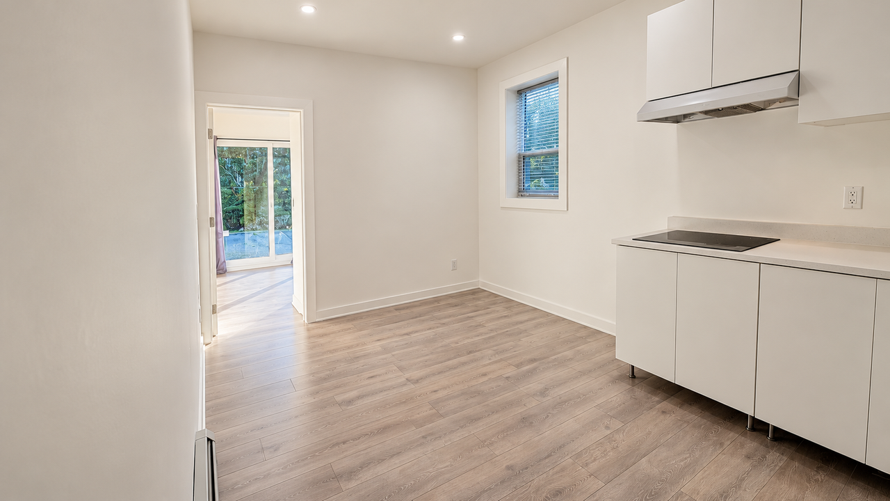1025 Elveden Row - Photo 4 of 11
