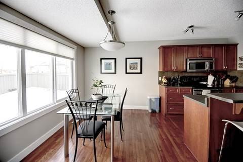 1779 Melrose Crescent SW - Photo 2 of 8