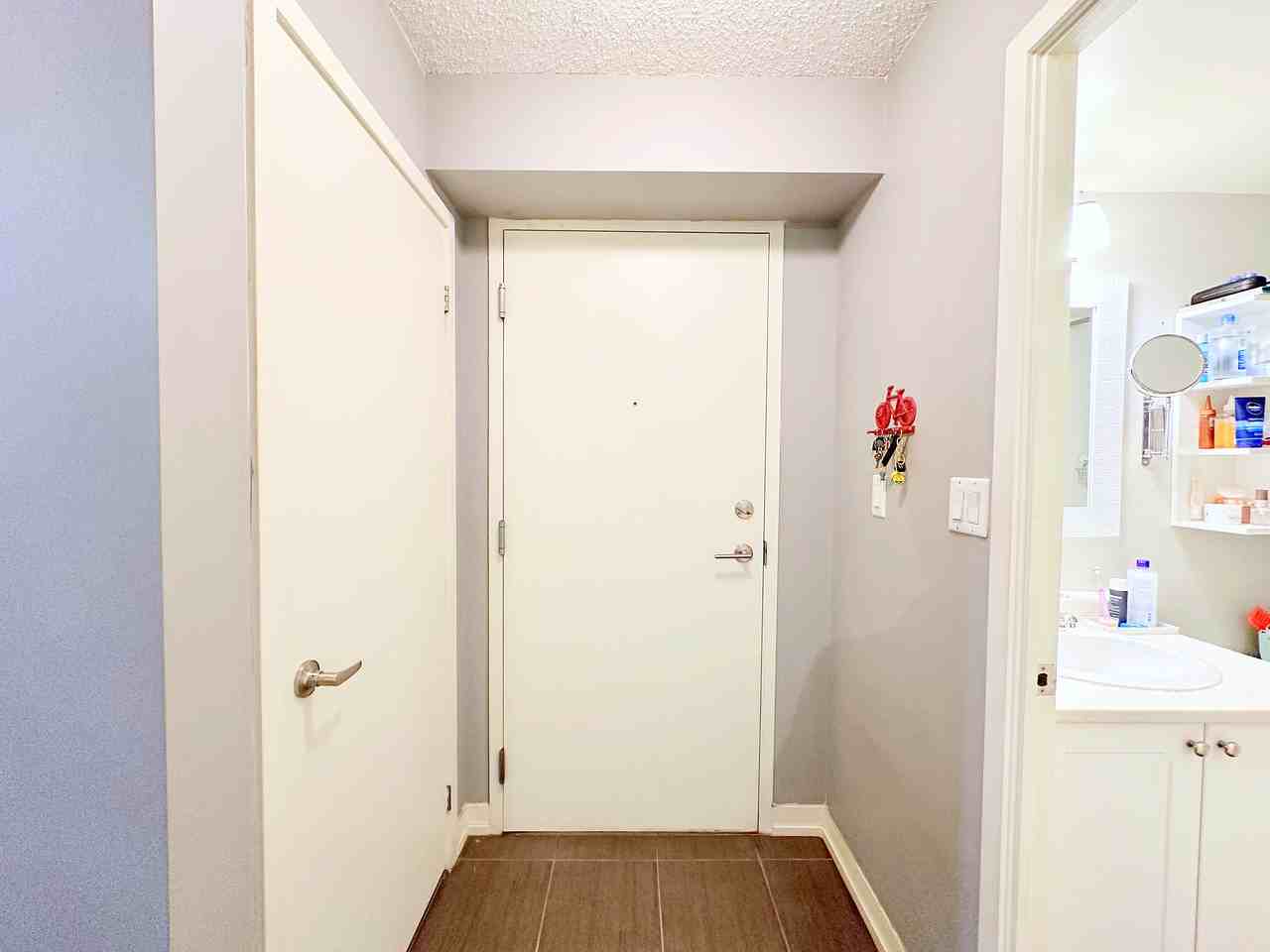 816 Lansdowne Avenue #1201 - Photo 5 of 28