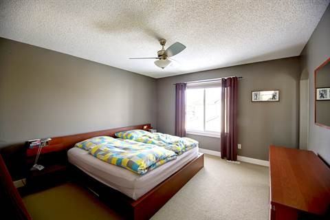 1779 Melrose Crescent SW - Photo 3 of 8