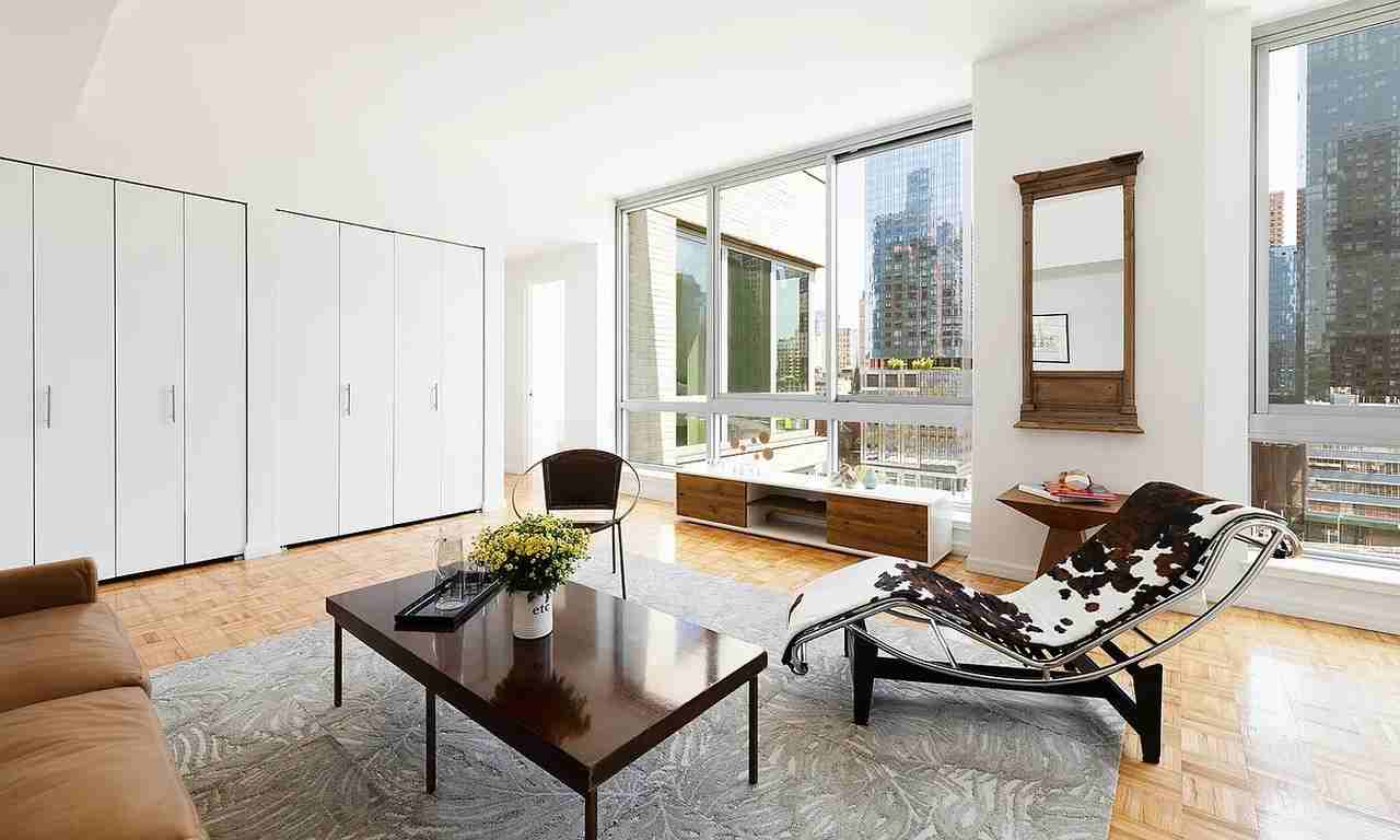 445 West 37th Street - Photo 2 of 9