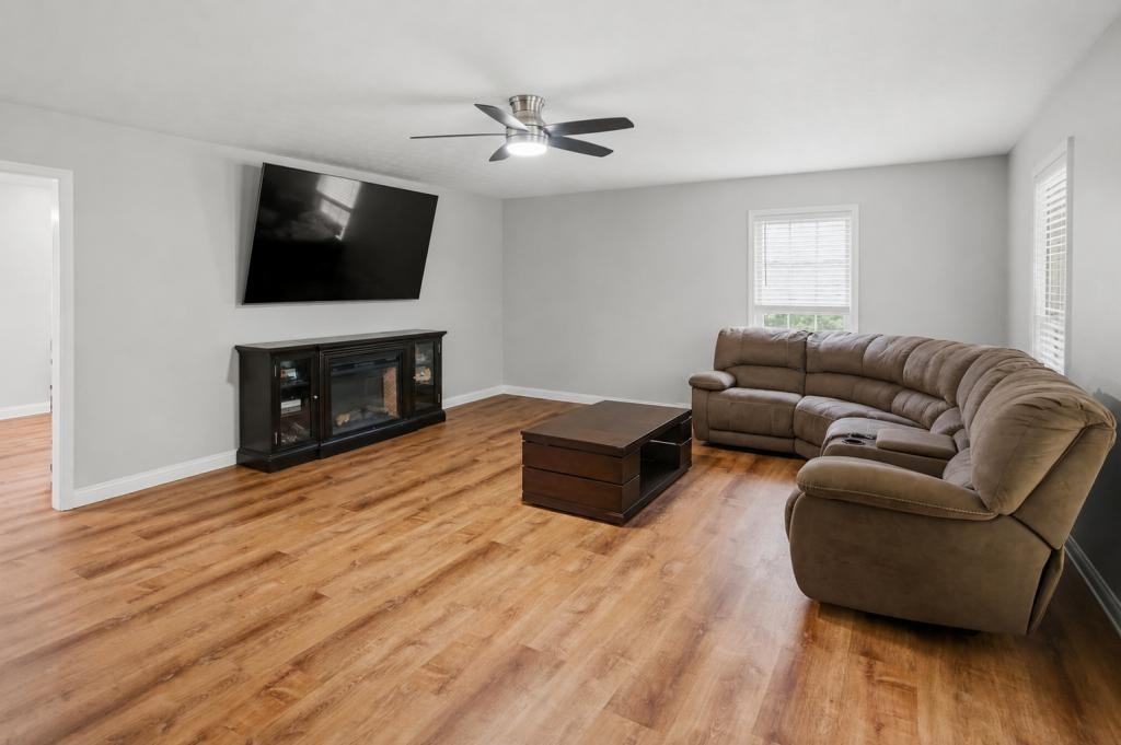 140 Pine Needle Ln - Photo 4 of 16