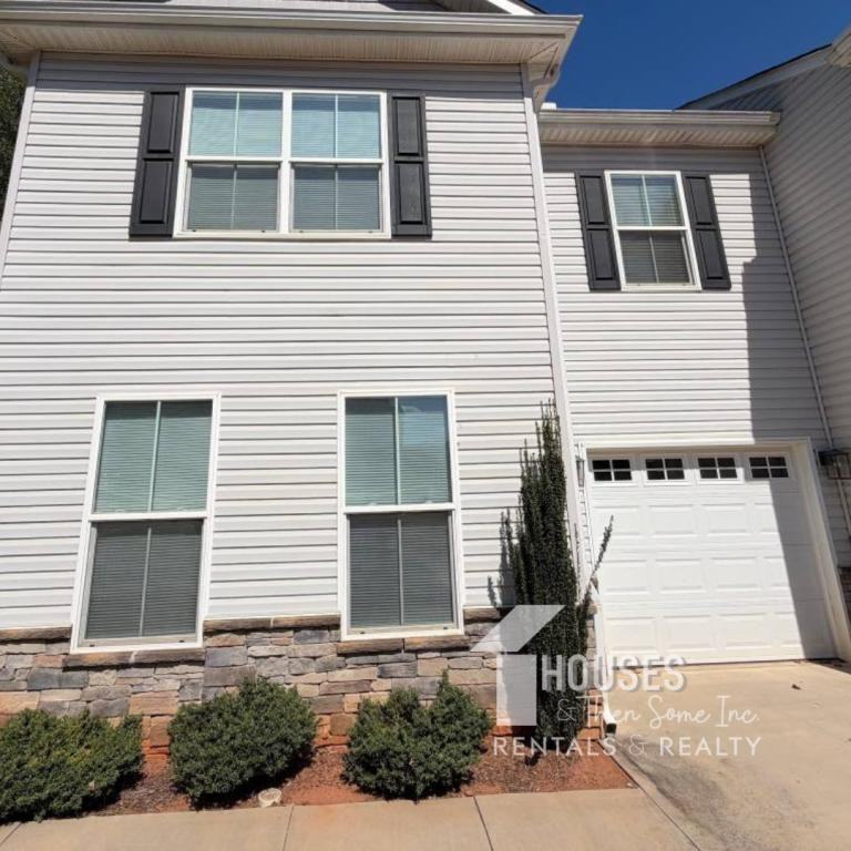 233 Marshland Ln - Photo 2 of 21