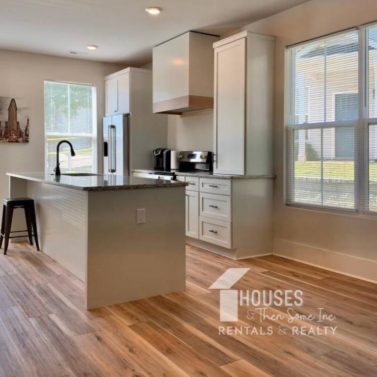 233 Marshland Ln - Photo 4 of 21