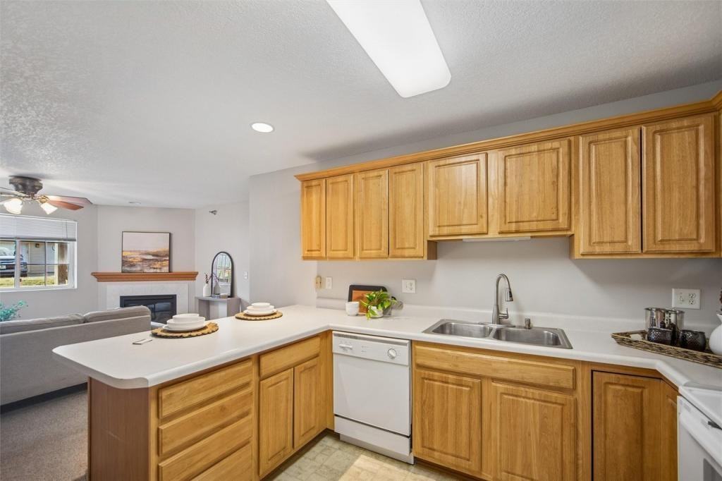 5916 Sutton Pl - Photo 4 of 7
