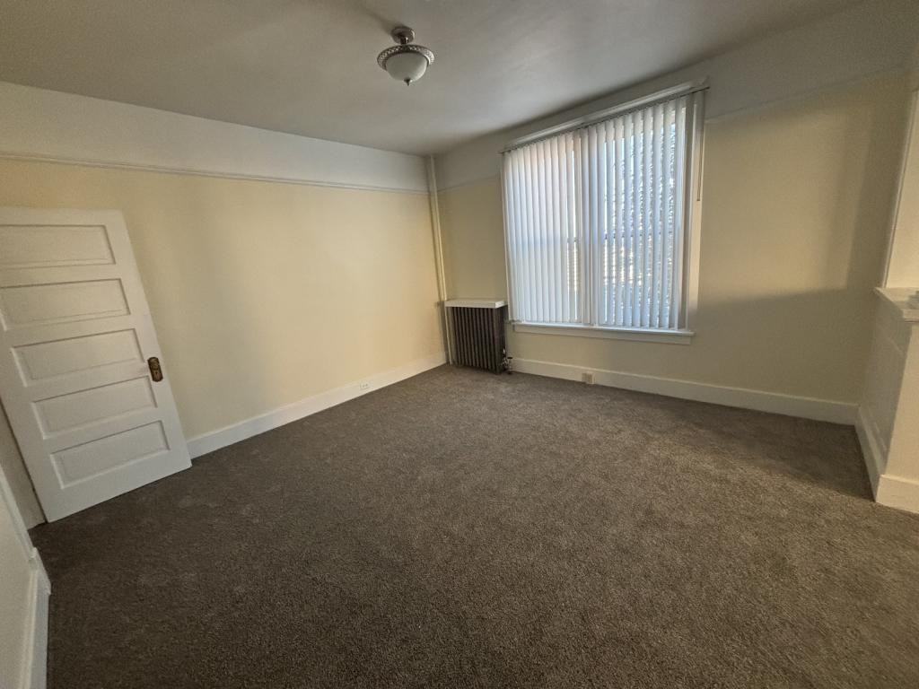 538 W Broadway St - Photo 2 of 12