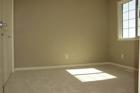 3020 16 St NW - Photo 2 of 5